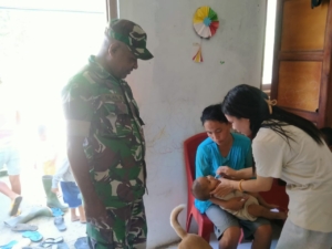Dukung Kesehatan Masyarakat, Babinsa Koramil 01/Loli Hadiri Posyandu