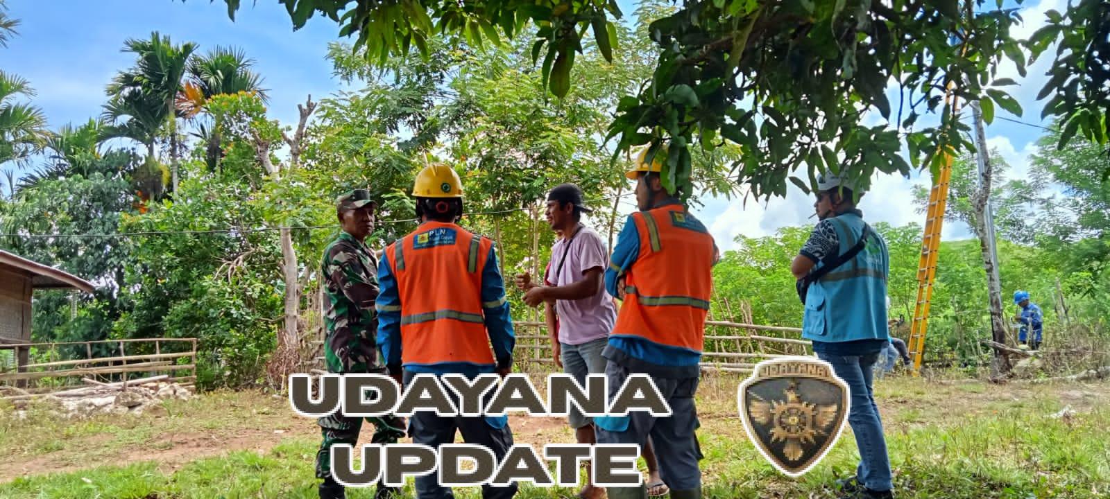 Babinsa Lewa Dampingi PLN Pantau Penambahan Jaringan Listrik di Desa Kambata Wunddut