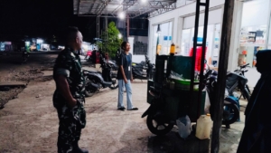 Babinsa Koramil 1625-05/Aesesa Laksanakan Patroli Malam di Wilayah Kelurahan Danga