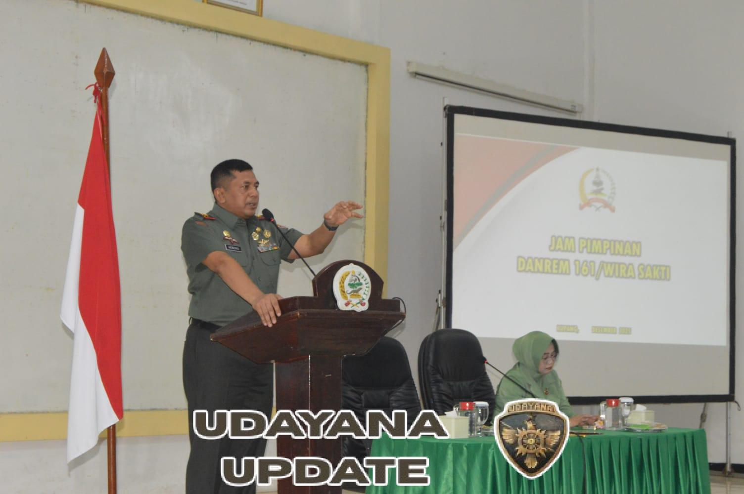 Danrem 161/Wira Sakti Brigjen TNI Hendro Cahyono Pimpin Jam Komandan