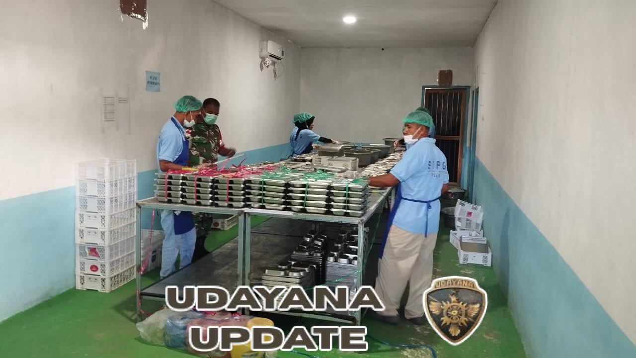 Babinsa Koramil 1627-02/Rote Timur Dampingi Pendistribusian Makan Sehat Bergizi di Papela