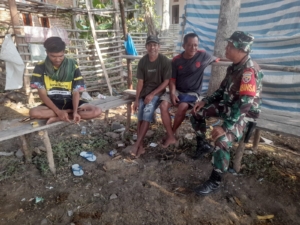 Babinsa Koramil 1608-05/Donggo Laksanakan Komsos Rutin di Beberapa Desa