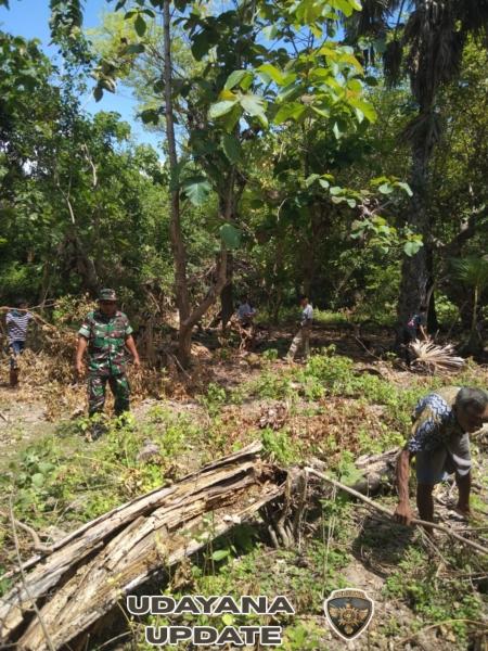 Babinsa Pantau Pembersihan Lahan KDKMP Desa Hundihopo