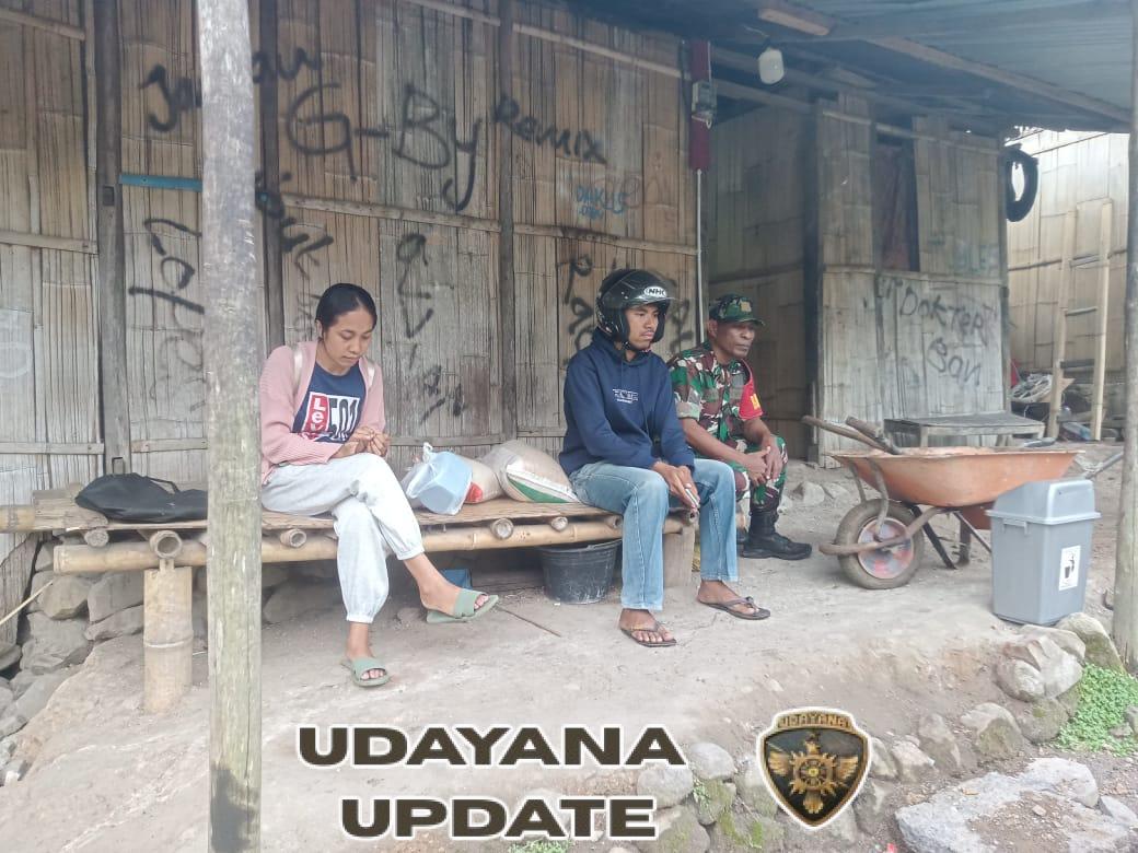 Babinsa Koramil 1602-04/Maurole Perkuat Keamanan dan Kedekatan dengan Warga Desa Wolomuku