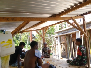 Babinsa Ramil 1602-01/Ende Tingkatkan Kamtibmas Lewat Komsos di Desa Jeghrangga