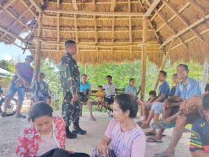 Babinsa Sertu Alifin Perkuat Komsos di Desa Kabukarudi