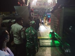 KM Garda Maritim 3 Tiba Aman di Pelabuhan Pantai Baru, Babinsa Laksanakan Pengamanan Malam