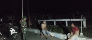 Babinsa Koramil 1625-02/Aimere Tingkatkan Keamanan Lewat Patroli Malam