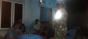 Babinsa Koramil 1614-05/Pekat Lakukan Ronda Malam di Dusun Garuda