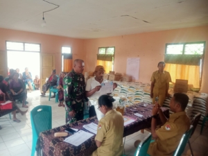 Babinsa Iantena Dampingi Penyaluran Bansos Ketahanan Pangan