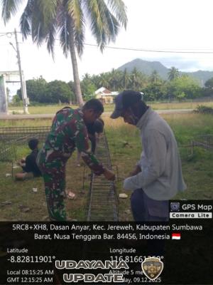 Babinsa Dasan Anyar Lakukan Pengawasan Pembangunan Koperasi Merah Putih