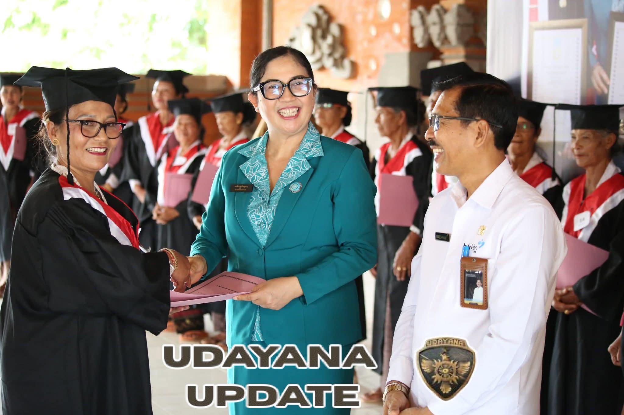 Wisuda 230 Lansia, Ny. Rai Wahyuni Sanjaya Beri Apresiasi atas Ketekunan Belajar Para Wisudawan