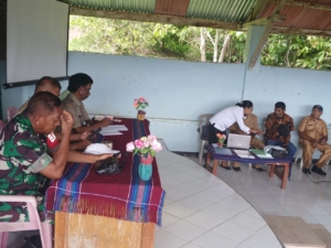 Babinsa Wolowaru Hadiri Musrenbangdes Tenda, Dorong Pembangunan Tepat Sasaran