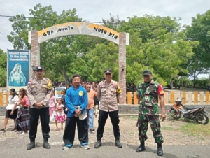 Babinsa Maurole Amankan Perarakan Ziarah Yubilium Paroki St. Yohanes Paulus II Ropa