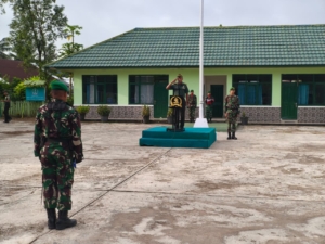 Kasdim 1613/Sumba Barat Pimpin Upacara Bendera Mingguan di Makodim