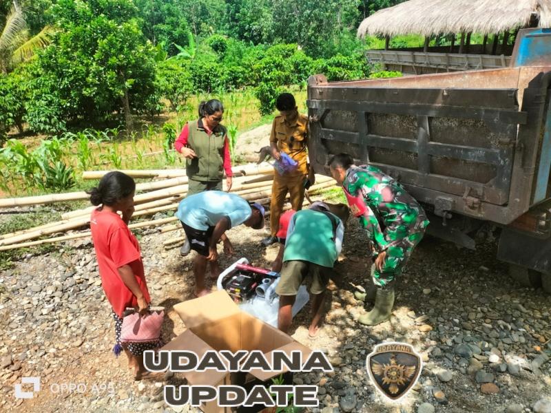 Babinsa Dampingi Penyerahan Pompa Air dan Bibit Sayur untuk Petani Umbu Pabal