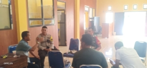 Babinsa Koramil 1628-04/Poto Tano Ajak Perangkat Desa Tingkatkan Kepedulian Kebersihan Lingkungan