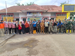 Karya Bhakti Kodim 1608/Bima Meriahkan Hari Juang TNI-AD 2025 di Pasar Amahami