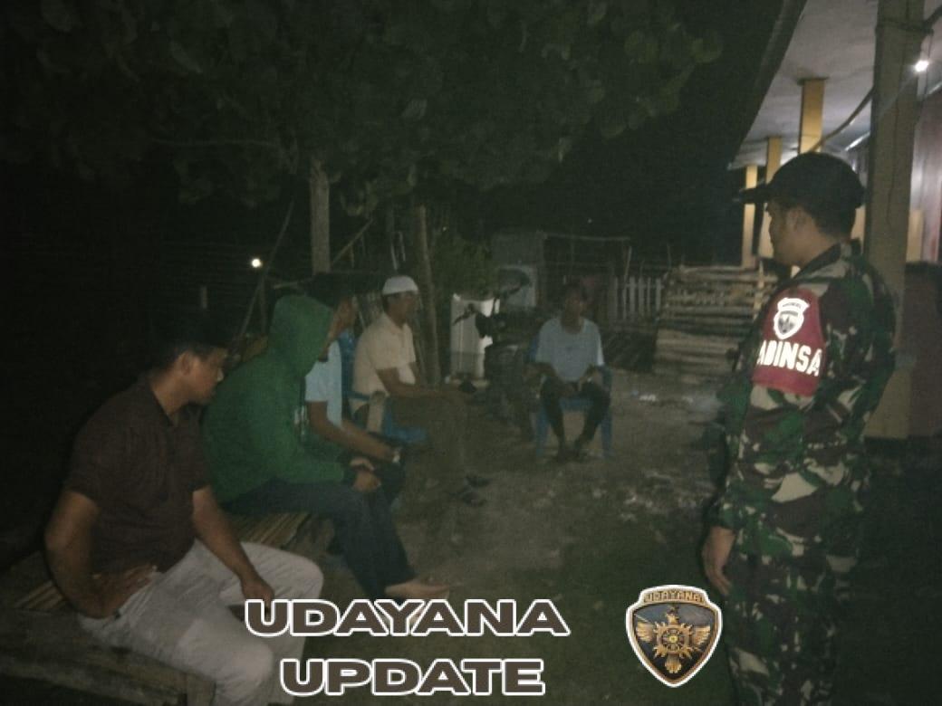Babinsa Nowa Gelar Patroli Ronda Malam Bersama Karang Taruna di Dusun Wawo Barat