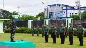 Kodim 1630/Mabar Gelar Upacara Korps Raport Pindah Satuan Secara Khidmat di Lapangan Makodim