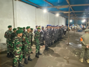 Kodim 1603/Sikka Terjunkan Personel Dukung Penertiban dan Relokasi Pedagang Pasar Wuring