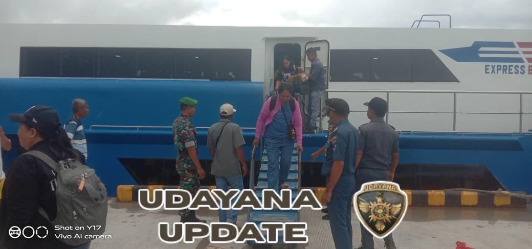 Babinsa Ba’a Pantau Kedatangan Kapal Express Bahari 8E di Pelabuhan Ba’a