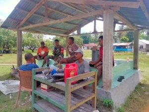 Babinsa Koramil 1602-04 Maurole Gelar Pamwil dan Komsos di Desa Ranakolo Selatan