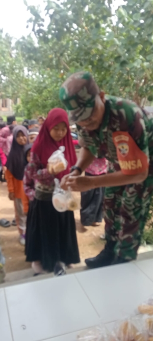 Koramil 1628-03/Seteluk Kawal Pelaksanaan MBG untuk Siswa di Desa Lamusung