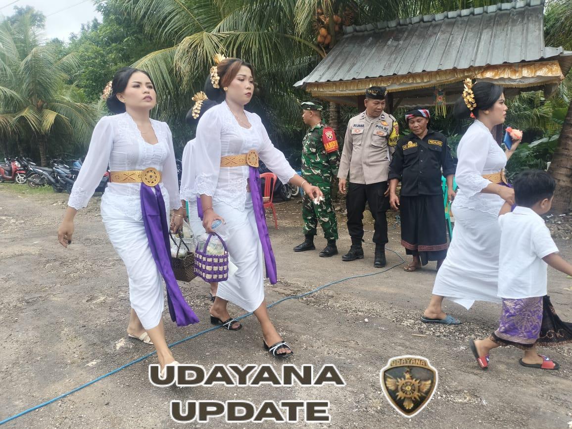 Babinsa Batumadeg Gelar Pengamanan Piodalan Di Pura Puser Sahab