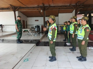 Sinergi TNI-Polri dan Pemdes: Babinsa Sumberkima Latih PBB dan Pengamanan Warga untuk Satlinmas