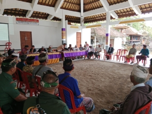 Dukung Transparansi Pembangunan Desa, Babinsa Sepang Hadiri Laporan Pertanggungjawaban Wantilan Desa Adat