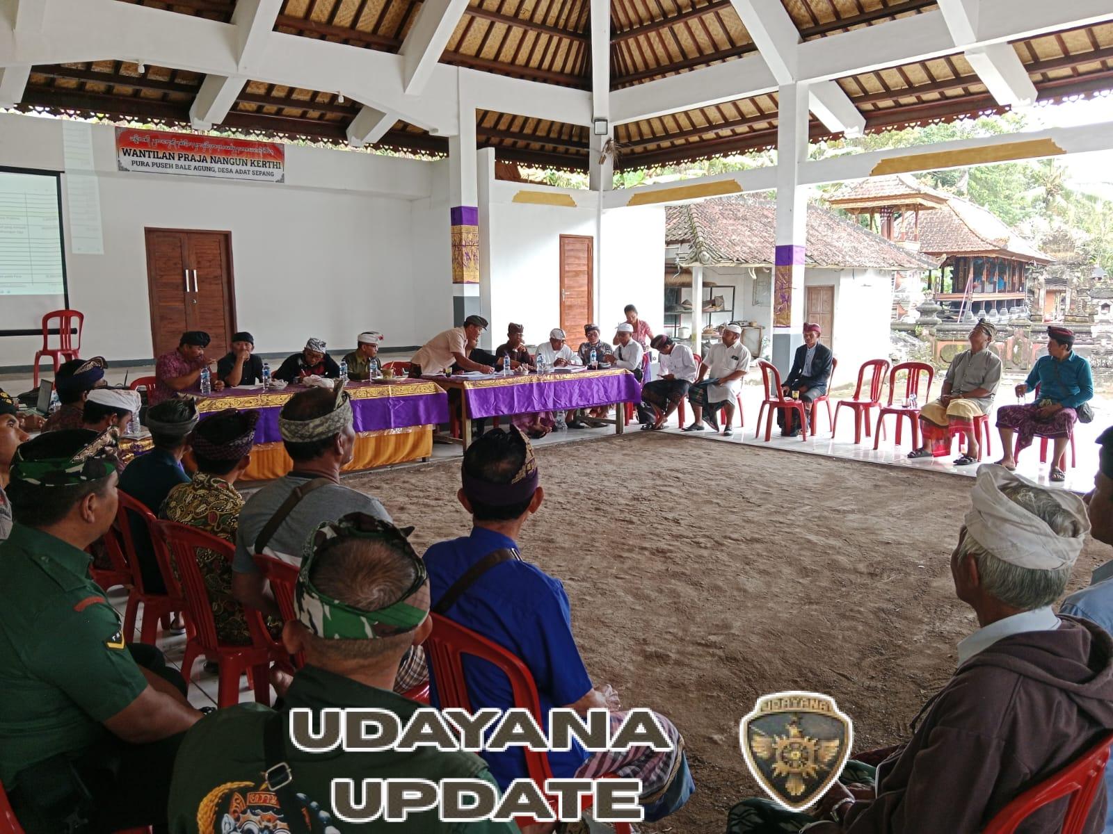 Dukung Transparansi Pembangunan Desa, Babinsa Sepang Hadiri Laporan Pertanggungjawaban Wantilan Desa Adat