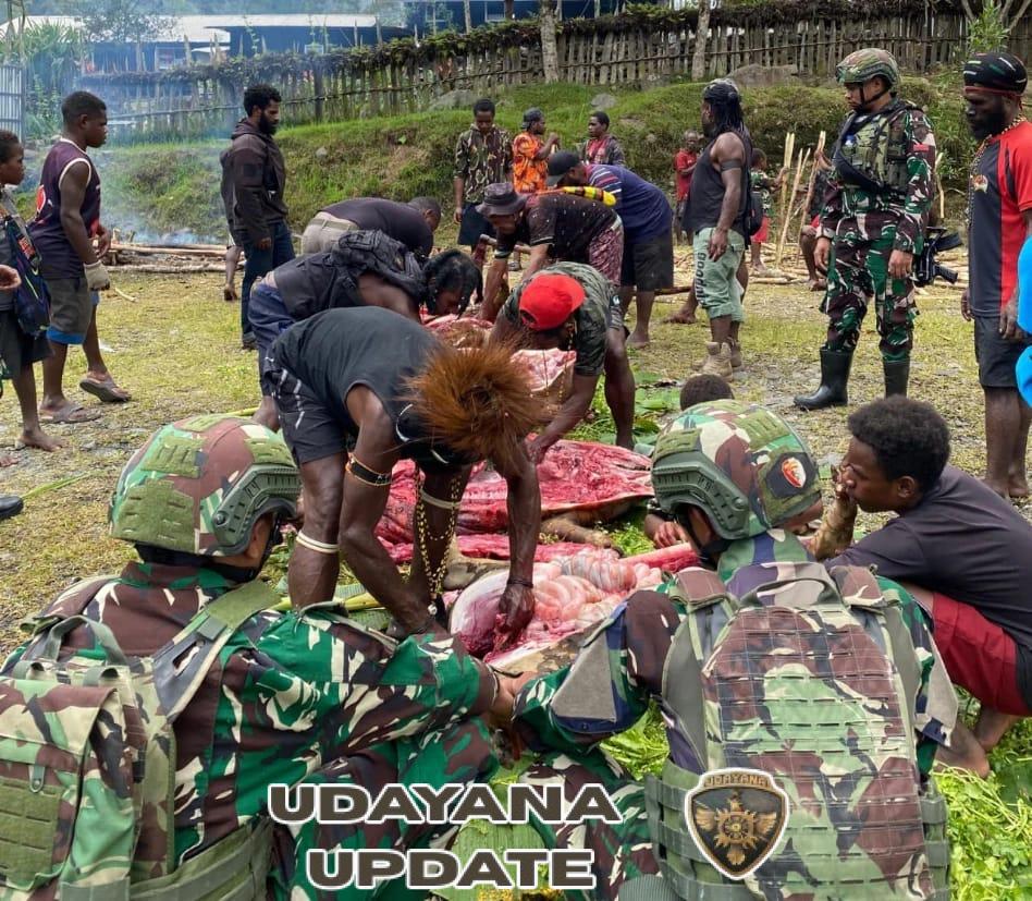 ,Bakar Batu Perkuat Keharmonisan Satgas Yonif 743/PSY dan Masyarakat Di Papua