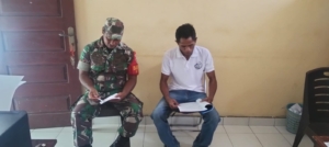 Babinsa Koramil Bajawa Laksanakan Komsos dan Monitoring Wilayah