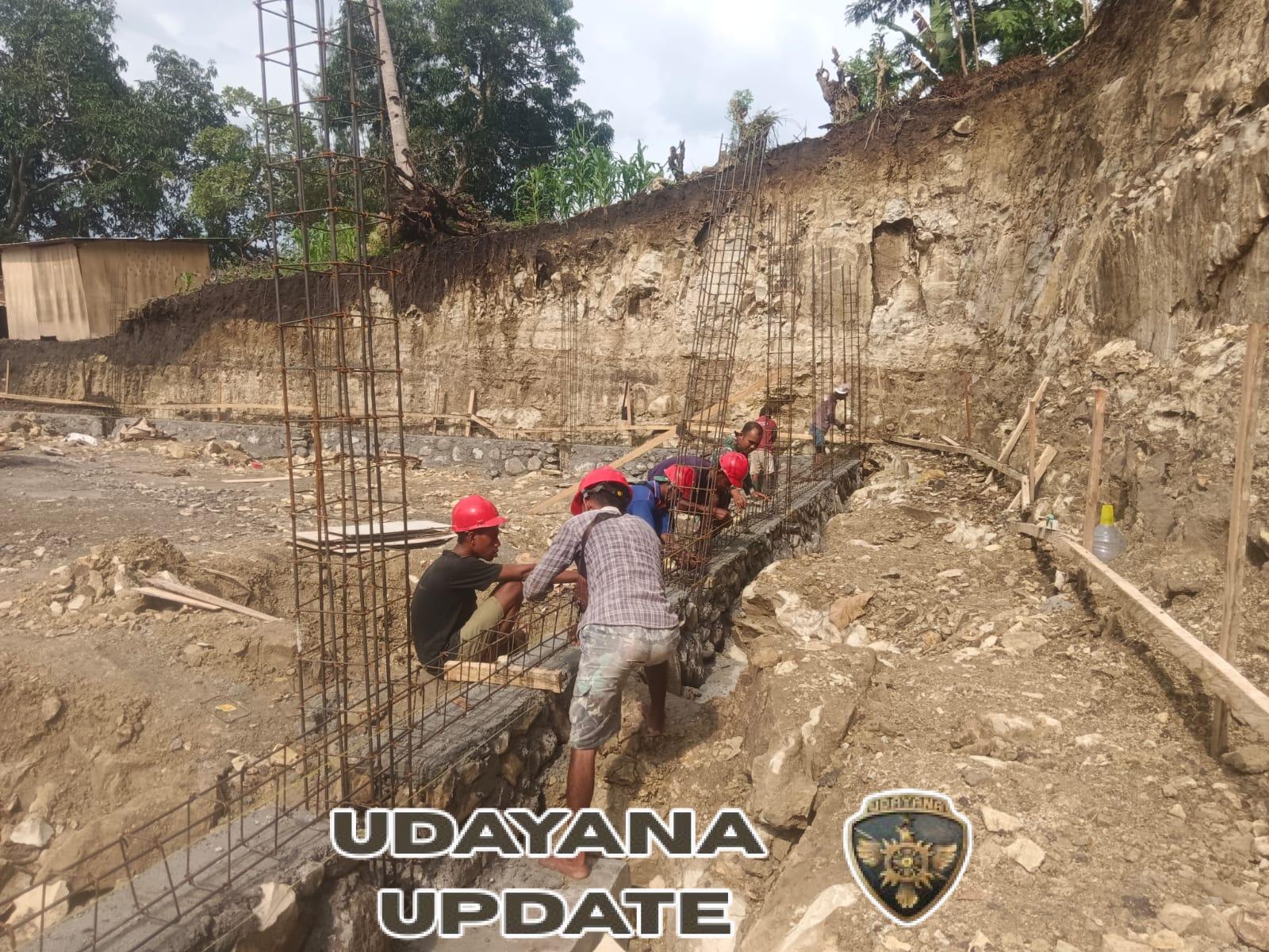 Babinsa Koramil 1602-03/Detusoko Gelar Kerja Bhakti dan Komsos di Desa Welamosa