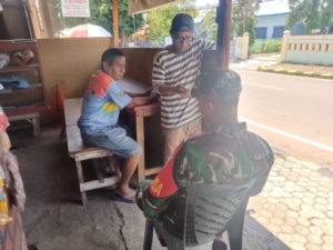 Babinsa Koramil 1602-02/Wolowaru Tingkatkan Keamanan dan Kedekatan dengan Warga Desa Lisepuu