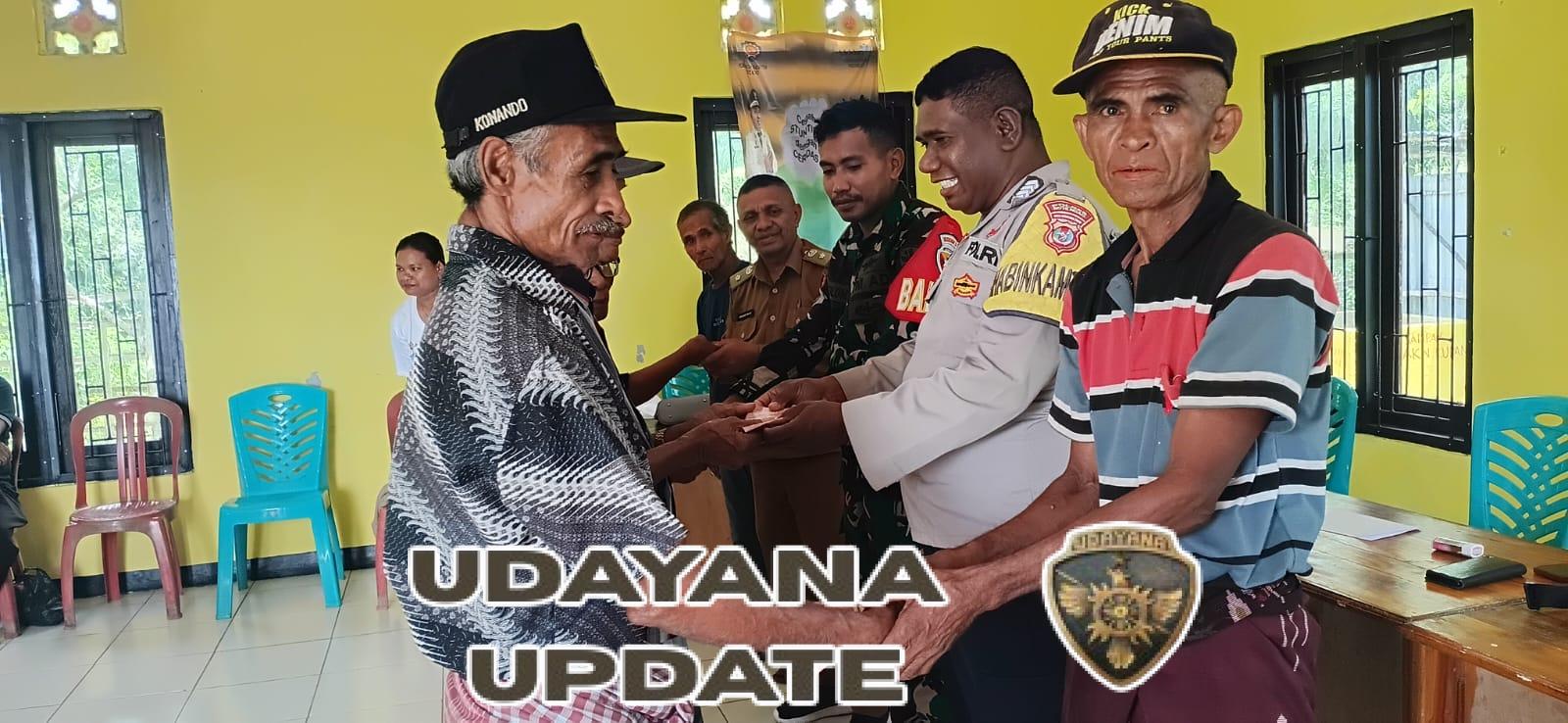 Babinsa Pratu Jufen Taloim Dampingi Penyaluran BLT di Desa Nggelodae, Pastikan Bantuan Tepat Sasaran