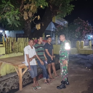 Poskamling Desa P Wane Ditingkatkan, Babinsa Tekankan Deteksi Dini Bencana dan Keamanan