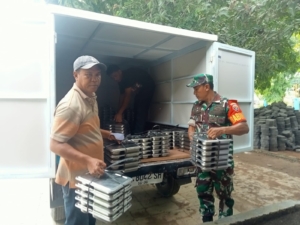 Yayasan Tebi Mboko Bersinergi dengan TNI Salurkan Makanan Bergizi untuk Pelajar di Desa Bre