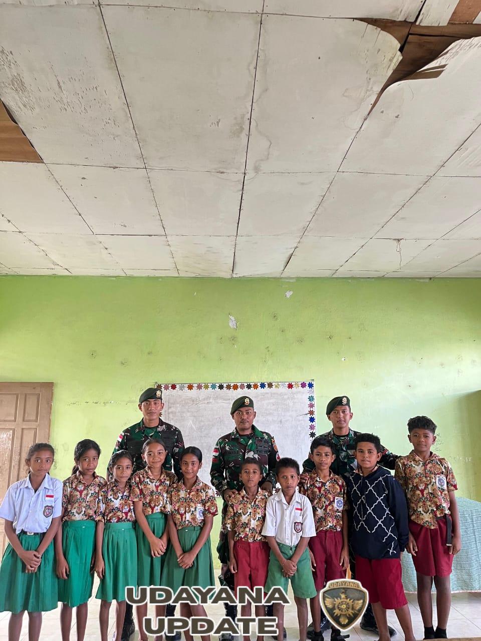 tgas Pos Fohululik Gelar Gadik dan Bagikan Buku Dongeng di SDI Ekin