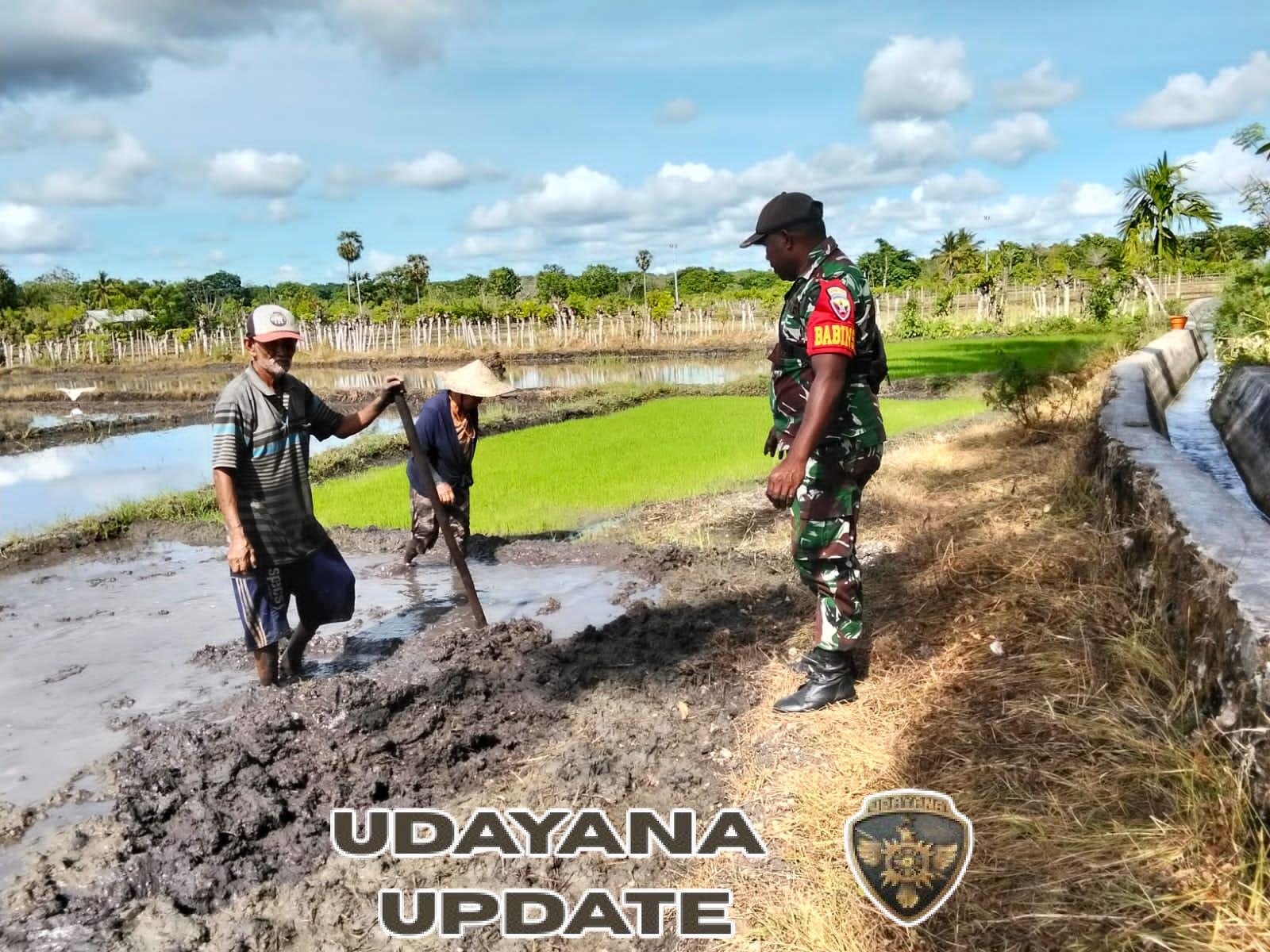 Babinsa Pahunga Lodu Dampingi Petani Mburkulu Siapkan Lahan Tanam Tahap I