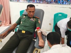 Kodim 1613/Sumba Barat Donor Darah untuk Masyarakat dalam Rangka Hari Juang TNI AD