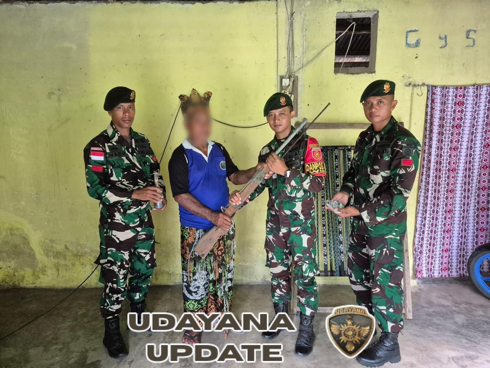 Kuatkan Kepercayaan, Satgas Pamtas Yonarhanud 2 Kostrad Terima Penyerahan 2 Pucuk Senjata Api dari Warga Perbatasan Pos Wini
