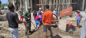 Babinsa Ende Gelar Karya Bakti dan Pamwil untuk Pembangunan Musholla di Desa Lunggaria