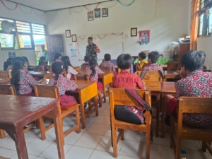 Babinsa Fatufeto Edukasi Siswa Tentang Empat Pilar Kebangsaan