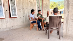 Babinsa Koramil 1602-04/Maurole Perkuat Kamtibmas dan Komsos di Desa Nuanaga