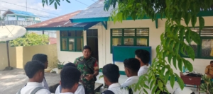 Babinsa Koramil 1602-01/Ende Edukasi Pelajar melalui Komsos di Paupire