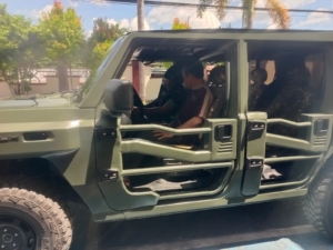 Dandim Bima Ajak Ketua PN Raba Bima Coba Mobil Maung, Tanda Kekompakan