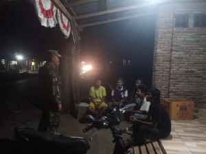 Babinsa Rada Tegaskan Larangan Konsumsi Alkohol demi Keharmonisan Warga