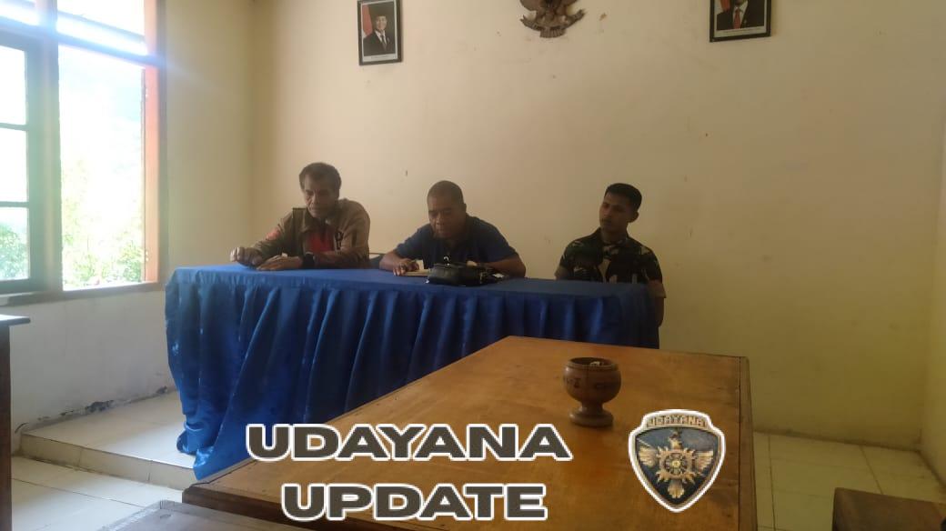 Babinsa Koramil 1625-02/Aimere Dampingi Penyaluran BLT-DD Tahap IV di Desa Naruwolo II